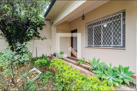 Casa à venda com 126m², 2 quartos e 8 vagas Casa à venda com 126m², 2 quartos e 8 vagasFachada