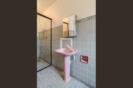 Casa à venda com 126m², 2 quartos e 8 vagas Casa à venda com 126m², 2 quartos e 8 vagasBanheiro edícula