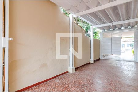 Casa à venda com 126m², 2 quartos e 8 vagas Casa à venda com 126m², 2 quartos e 8 vagasGaragem