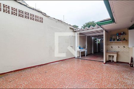 Casa à venda com 126m², 2 quartos e 8 vagas Casa à venda com 126m², 2 quartos e 8 vagasQuintal