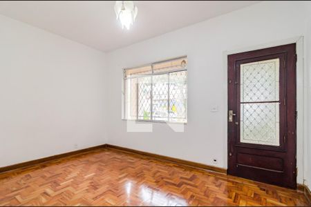 Casa à venda com 126m², 2 quartos e 8 vagas Casa à venda com 126m², 2 quartos e 8 vagasSala