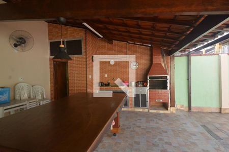 Casa à venda com 220m², 3 quartos e 1 vagaPiscina - Churrasqueira