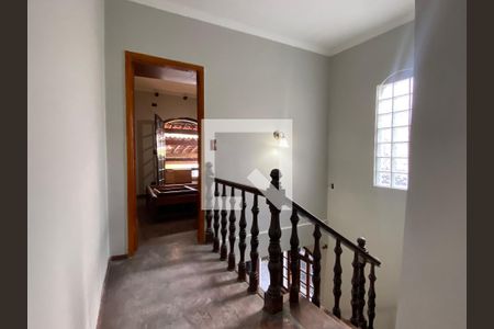 Corredor de casa à venda com 3 quartos, 250m² em Bussocaba, Osasco