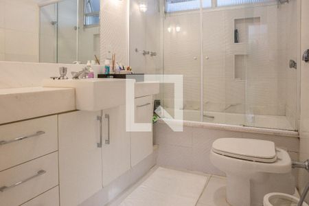 Apartamento à venda com 165m², 4 quartos e 2 vagas Apartamento à venda com 165m², 4 quartos e 2 vagasBanheiro Social