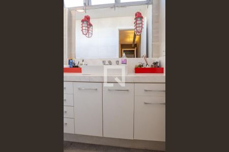 Apartamento à venda com 165m², 4 quartos e 2 vagas Apartamento à venda com 165m², 4 quartos e 2 vagasBanheiro da Suíte