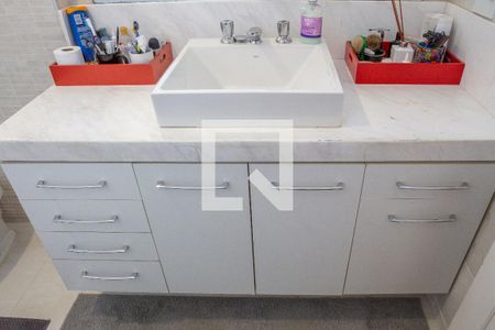 Apartamento à venda com 165m², 4 quartos e 2 vagas Apartamento à venda com 165m², 4 quartos e 2 vagasBanheiro da Suíte