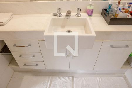 Apartamento à venda com 165m², 4 quartos e 2 vagas Apartamento à venda com 165m², 4 quartos e 2 vagasBanheiro Social