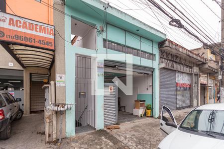 Fachada de casa para alugar com 1 quarto, 45m² em Jaguaribe, Osasco