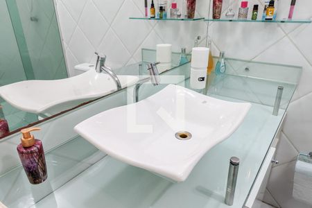 Apartamento à venda com 79m², 2 quartos e 1 vaga Apartamento à venda com 79m², 2 quartos e 1 vagaBanheiro