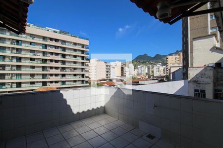 Apartamento à venda com 150m², 4 quartos e 1 vaga Apartamento à venda com 150m², 4 quartos e 1 vagaTerraço
