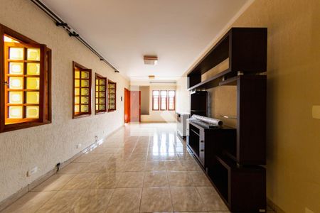 Casa para alugar com 4 quartos, 227m² em Vila Cleonice, São Paulo