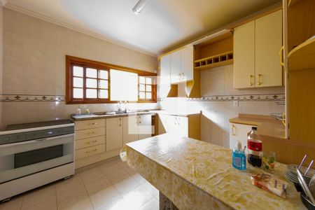 Casa à venda com 4 quartos, 227m² em Vila Cleonice, São Paulo