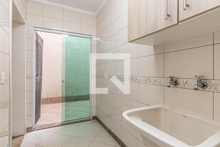 Casa à venda com 514m², 6 quartos e 8 vagas Casa à venda com 514m², 6 quartos e 8 vagasÁrea de Serviço 1