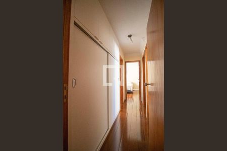 Corredor de apartamento para alugar com 3 quartos, 109m² em Setor Oeste, Goiânia