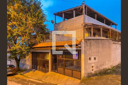 Casa à venda com 326m², 3 quartos e 6 vagas Casa à venda com 326m², 3 quartos e 6 vagasFachada