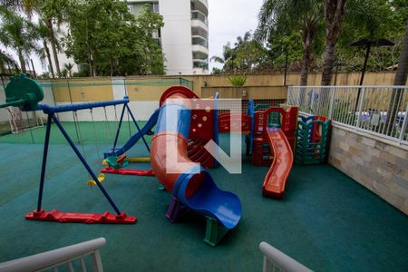 Apartamento à venda com 122m², 3 quartos e 2 vagas Apartamento à venda com 122m², 3 quartos e 2 vagasÁrea Comum - Playground