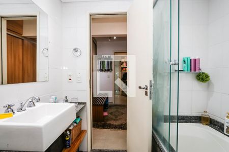 Casa de condomínio à venda com 106m², 3 quartos e 2 vagas Casa de condomínio à venda com 106m², 3 quartos e 2 vagasBanheiro da Suite