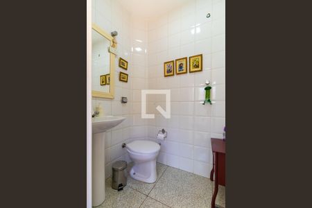 Casa à venda com 289m², 3 quartos e 10 vagas Casa à venda com 289m², 3 quartos e 10 vagasBanheiro de serviço