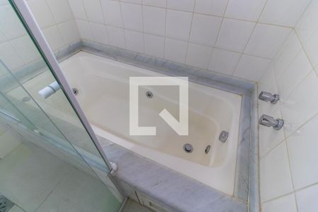 Casa à venda com 289m², 3 quartos e 10 vagas Casa à venda com 289m², 3 quartos e 10 vagasBanheiro da suíte 1