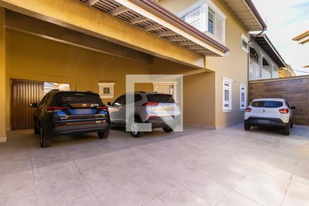 Casa à venda com 289m², 3 quartos e 10 vagas Casa à venda com 289m², 3 quartos e 10 vagasVagas de garagem