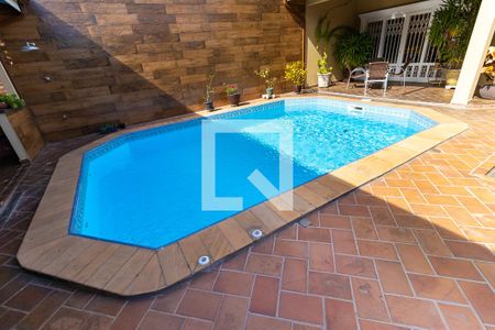 Casa à venda com 289m², 3 quartos e 10 vagas Casa à venda com 289m², 3 quartos e 10 vagasÁrea comum - Piscina