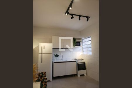Cozinha de casa para alugar com 1 quarto, 40m² em Jardim Palmares (zona Sul), São Paulo