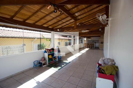 Casa à venda com 233m², 3 quartos e 2 vagasTerraço