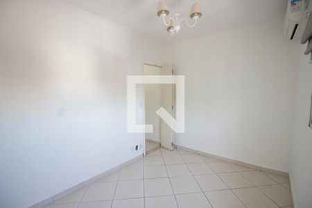 Casa à venda com 233m², 3 quartos e 2 vagasQuarto 2