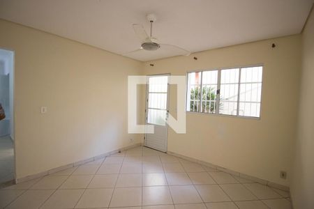 Sala de casa à venda com 3 quartos, 233m² em Vila Taquari, São Paulo