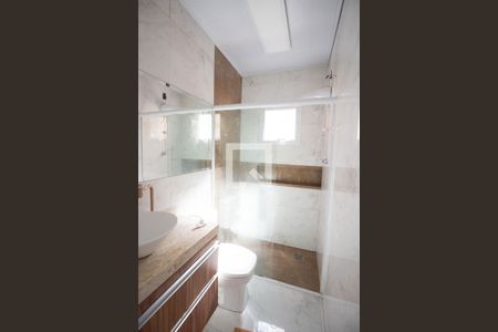 Casa à venda com 233m², 3 quartos e 2 vagasBanheiro