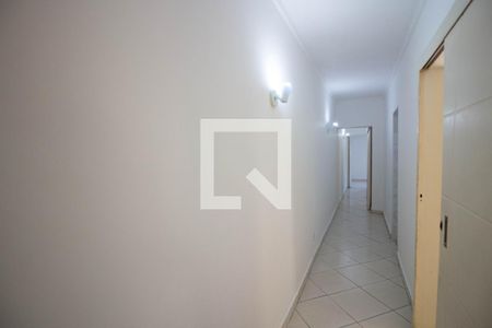 Casa à venda com 233m², 3 quartos e 2 vagasCorredor