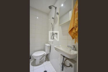 Apartamento à venda com 117m², 2 quartos e 2 vagasBanheiro de Serviços 