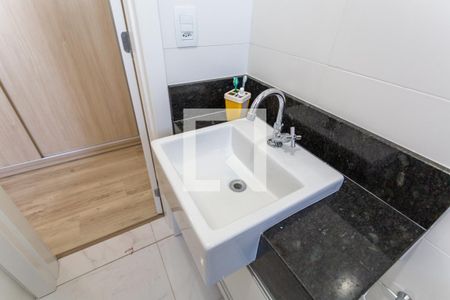 Apartamento para alugar com 68m², 2 quartos e 2 vagasPia do Banheiro da Suíte