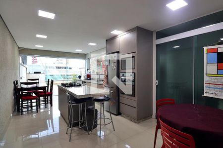 Apartamento à venda com 138m², 2 quartos e 2 vagasCozinha