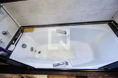 Apartamento à venda com 280m², 5 quartos e 4 vagas Apartamento à venda com 280m², 5 quartos e 4 vagasBanheira