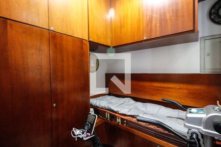 Apartamento à venda com 280m², 5 quartos e 4 vagas Apartamento à venda com 280m², 5 quartos e 4 vagasQuarto de serviço