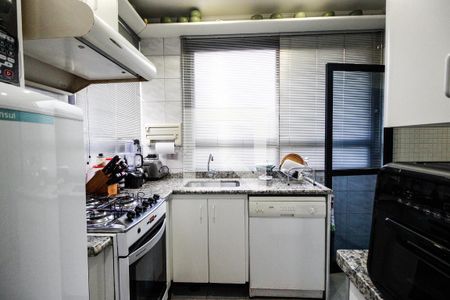 Apartamento à venda com 280m², 5 quartos e 4 vagas Apartamento à venda com 280m², 5 quartos e 4 vagasCozinha 2