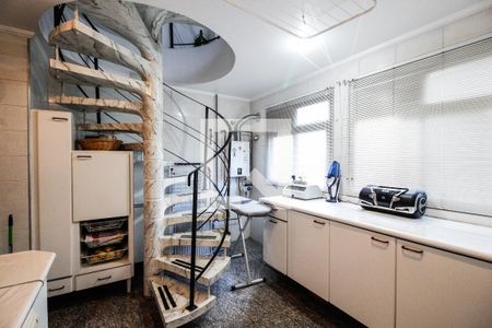 Apartamento à venda com 280m², 5 quartos e 4 vagas Apartamento à venda com 280m², 5 quartos e 4 vagasÁrea de serviço