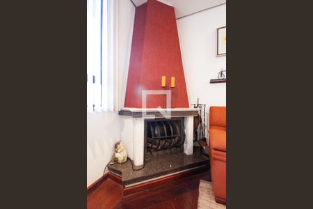 Apartamento à venda com 280m², 5 quartos e 4 vagas Apartamento à venda com 280m², 5 quartos e 4 vagasLareira