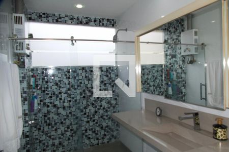 Apartamento à venda com 298m², 4 quartos e 2 vagas Apartamento à venda com 298m², 4 quartos e 2 vagasSuíte banheiro