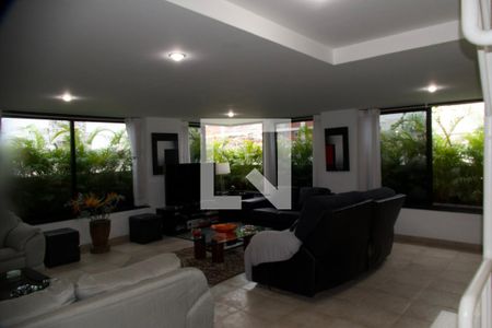 Apartamento à venda com 298m², 4 quartos e 2 vagas Apartamento à venda com 298m², 4 quartos e 2 vagasSala 2