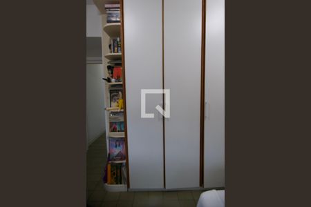 Apartamento à venda com 298m², 4 quartos e 2 vagas Apartamento à venda com 298m², 4 quartos e 2 vagasQuarto 1