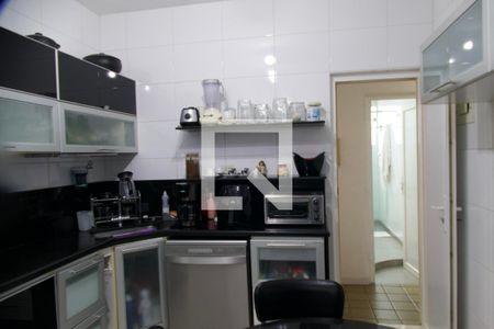 Apartamento à venda com 298m², 4 quartos e 2 vagas Apartamento à venda com 298m², 4 quartos e 2 vagasCozinha