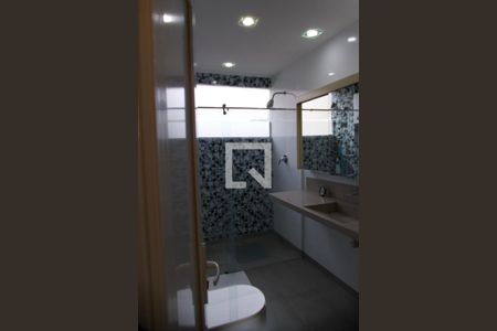 Apartamento à venda com 298m², 4 quartos e 2 vagas Apartamento à venda com 298m², 4 quartos e 2 vagasSuíte banheiro