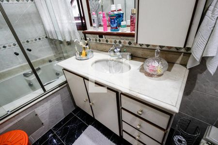 Casa à venda com 590m², 5 quartos e 5 vagas Casa à venda com 590m², 5 quartos e 5 vagasSuíte 4