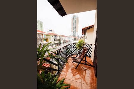 Casa à venda com 590m², 5 quartos e 5 vagas Casa à venda com 590m², 5 quartos e 5 vagasVaranda