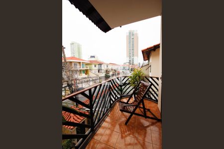 Casa à venda com 590m², 5 quartos e 5 vagas Casa à venda com 590m², 5 quartos e 5 vagasVaranda