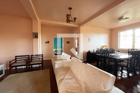 Sala de casa à venda com 4 quartos, 1950m² em Cristal, Porto Alegre