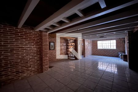 Casa à venda com 1950m², 4 quartos e 5 vagasPorão