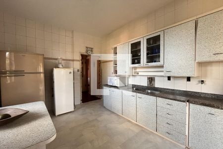 Casa à venda com 1950m², 4 quartos e 5 vagasCozinha